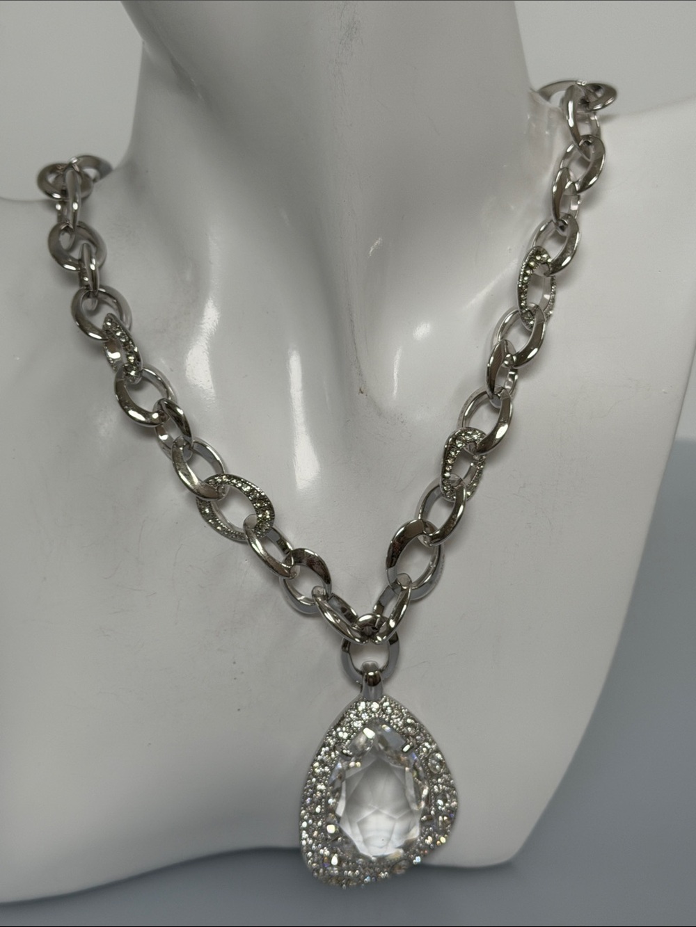 Fashion Jewelry Silver Crystal Teardrop Pendant Necklace